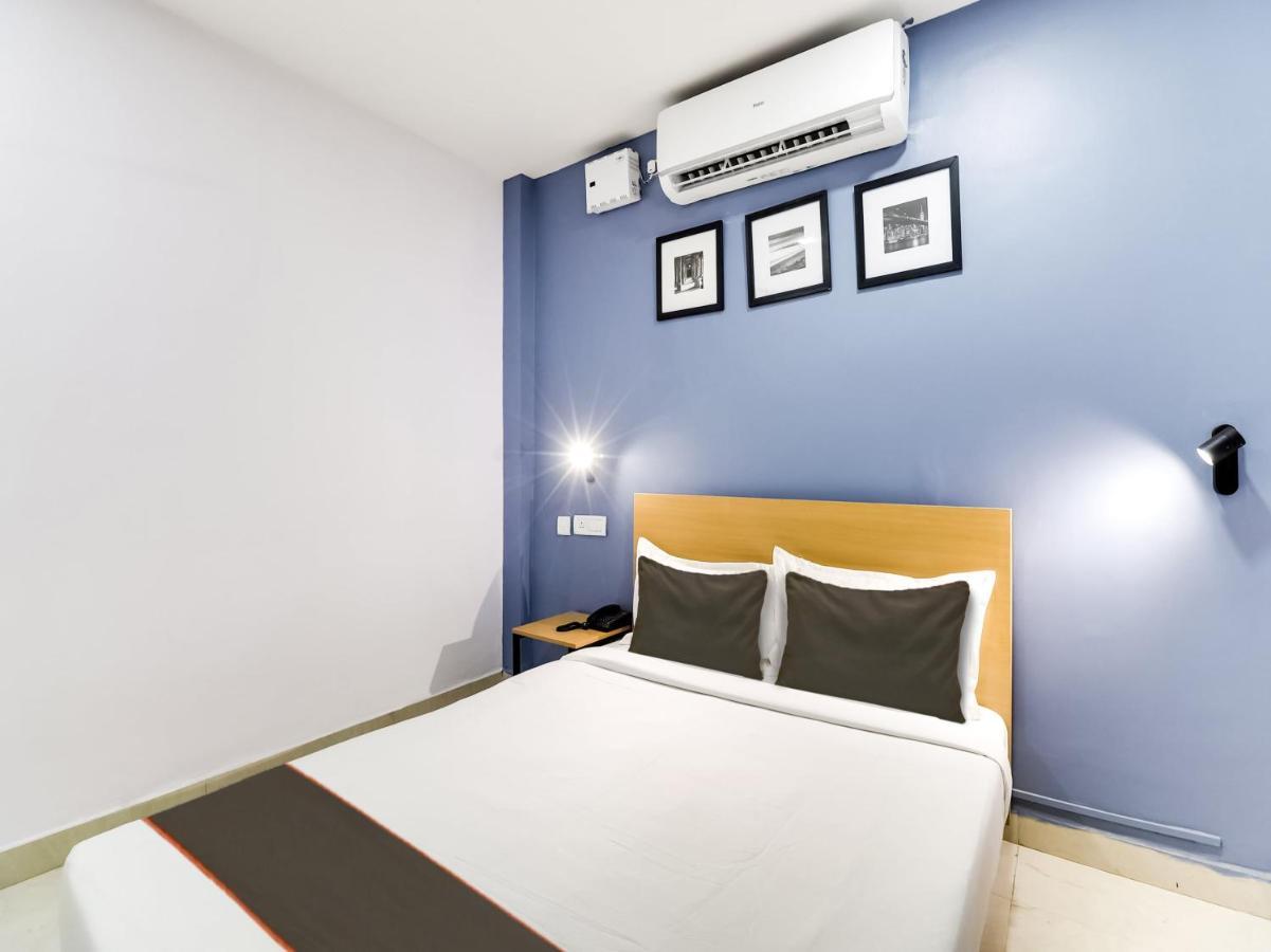 Collection O Golden Gate Hotel Hyderabad Exterior photo