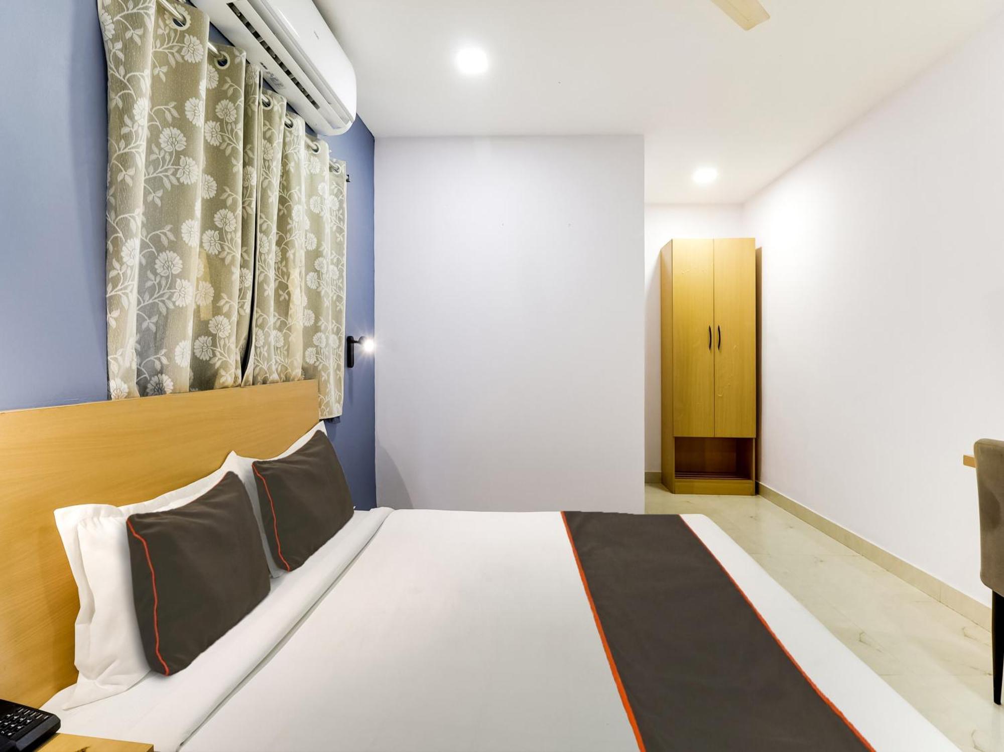 Collection O Golden Gate Hotel Hyderabad Exterior photo